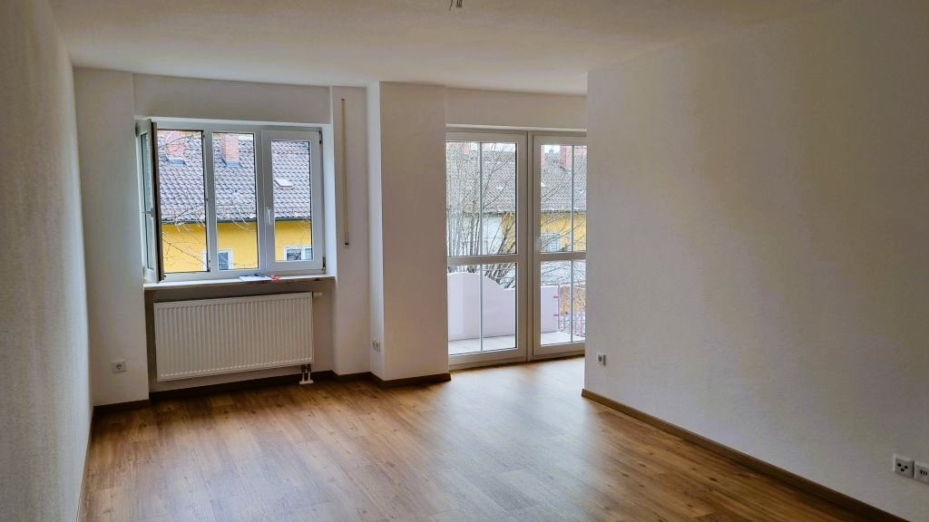 Erstbezug nach Komplettrenovierung: gemütliche 2 Zimmer-Wohnung mit Balkon! - Photo 1